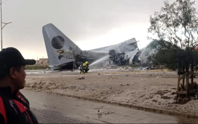 Авиакатастрофа в Боливии: при посадке разбился военный самолёт, перевозивший крупную сумму денег