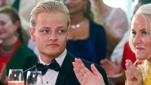 Мариус Борг Хёйби, сын кронпринцессы Норвегии, в зале суда Осло — процесс по обвинениям в изнасиловании и насилии в отношениях.