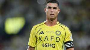 Криштиану Роналду в форме «Аль-Насра» — СМИ обсуждают возможный уход футболиста из Саудовской Аравии из-за недовольства ситуацией в клубе.