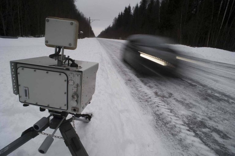 Наценка в 40 раз: СК оштрафовал поставщика софта для латвийских фоторадаров