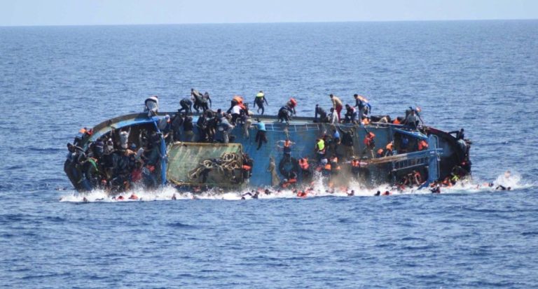 Трагедия у Хиоса: лодка с мигрантами протаранила катер береговой охраны Греции