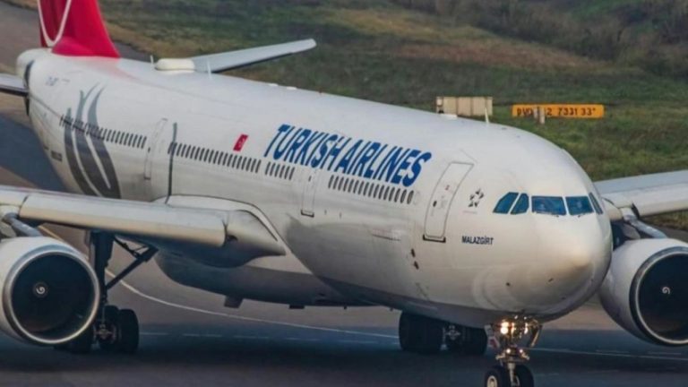 Самолет Turkish Airlines экстренно сел в Индии после возгорания двигателя