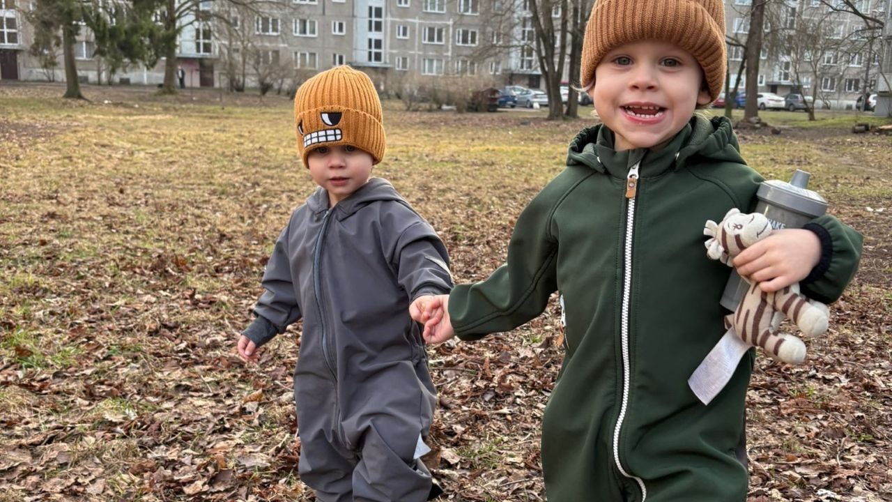 «Зеленая лампа»: для оплаты годового лечения братиков Райена и Брайена собрано 7 тысяч евро