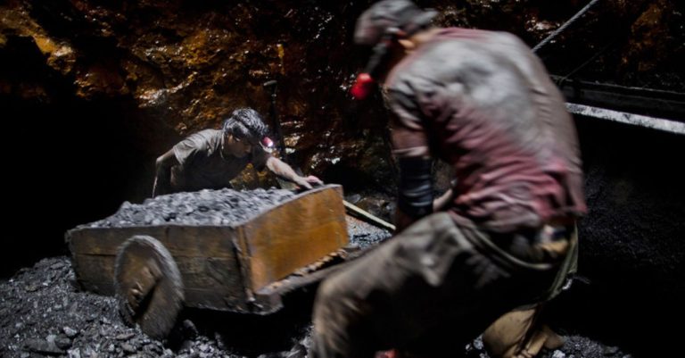 Взрыв на нелегальной угольной шахте в Индии: погибло не менее 18 человек