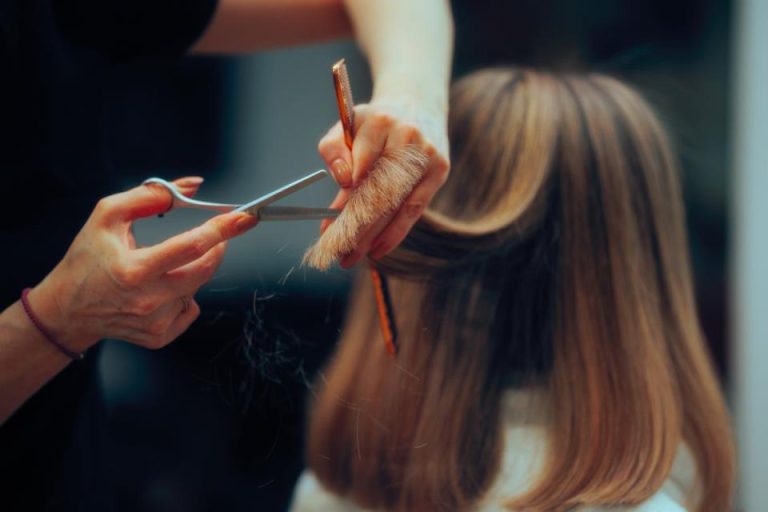 3 короткие стрижки, которые «стирают» 10 лет после 50: мгновенный эффект шика и максимум практичности