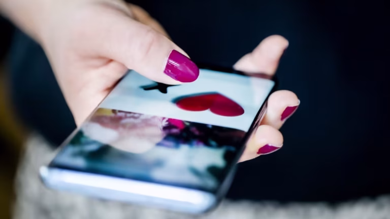 В Латвии активизировались «романтические мошенники»: за полгода выявлено 30 случаев