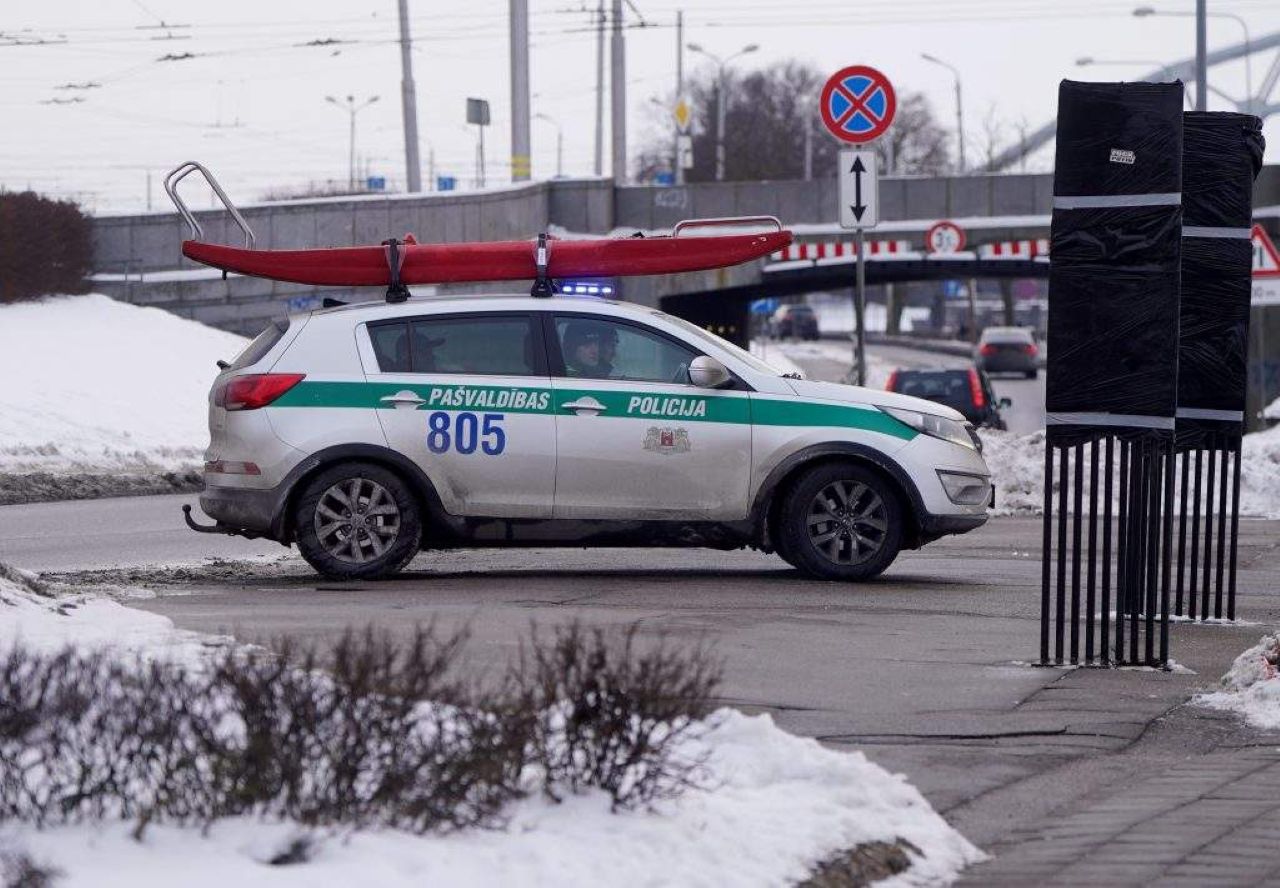 В Риге за день зафиксированы 59 нарушений запрета выхода на лёд Даугавы