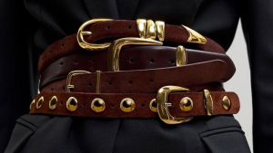 Стильные ремни с массивными пряжками и декоративными элементами как модный акцент современного образа