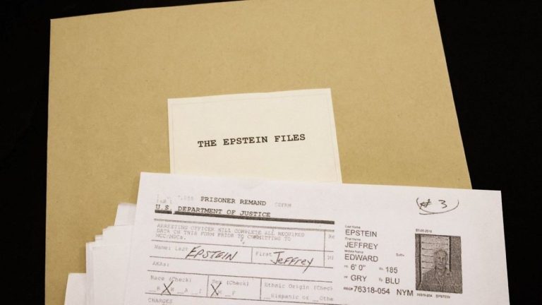 Дело Эпштейна в Латвии: Госполиция ждет информаторов и готовит запросы правоохранительным органам США