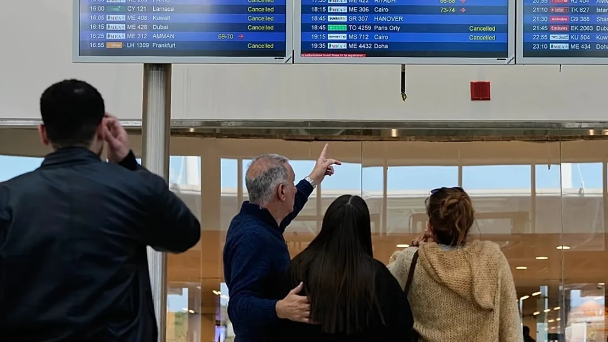 По сообщениям, атаки в Иране привели к задержке 19 000 рейсов, а несколько стран закрыли свое воздушное пространство.