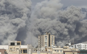 Иран перекрыл Ормузский пролив и наносит массированные удары по ключевым районам Дубая