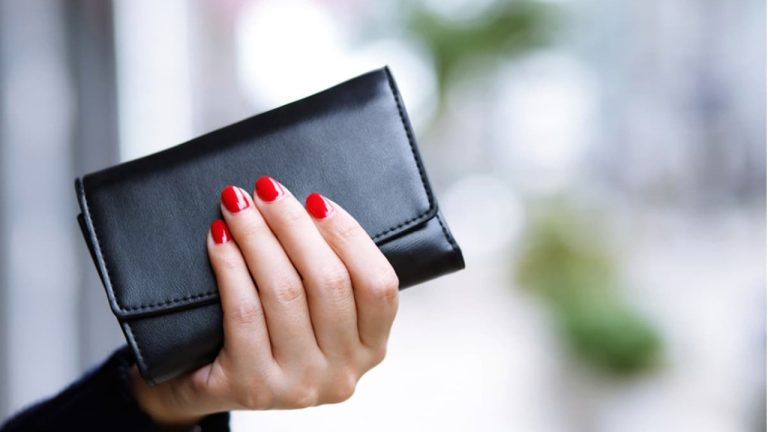 Что положить в кошелёк в 2026 году, чтобы привлечь деньги по знаку Зодиака