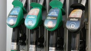 Резкий скачок цен на битум ставит под угрозу планы по ремонту дорог в Латвии