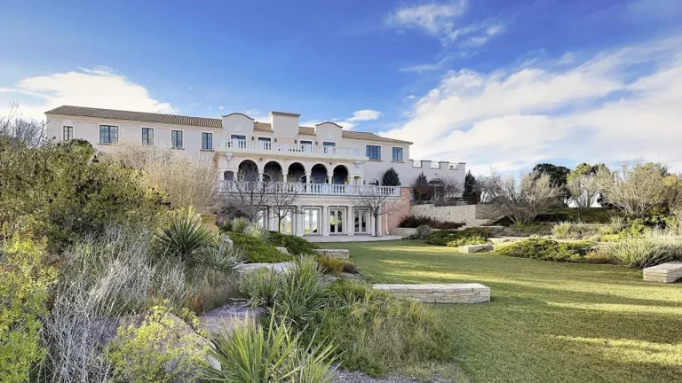 В США проводят обыск на ранчо Зорро, принадлежавшем Джеффри Эпштейну: ищут тела жертв