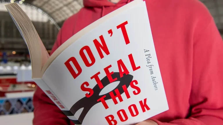 Более 10 тысяч писателей выпустили книгу без текста в знак протеста против ИИ