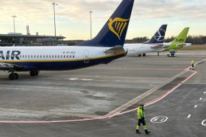 Crocs выпустит джиббитс с обезьянкой Панчем