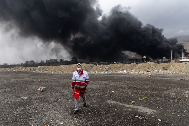 ВОЗ сообщает о «чёрном дожде» в Иране: жителей страны призывают не выходить из домов