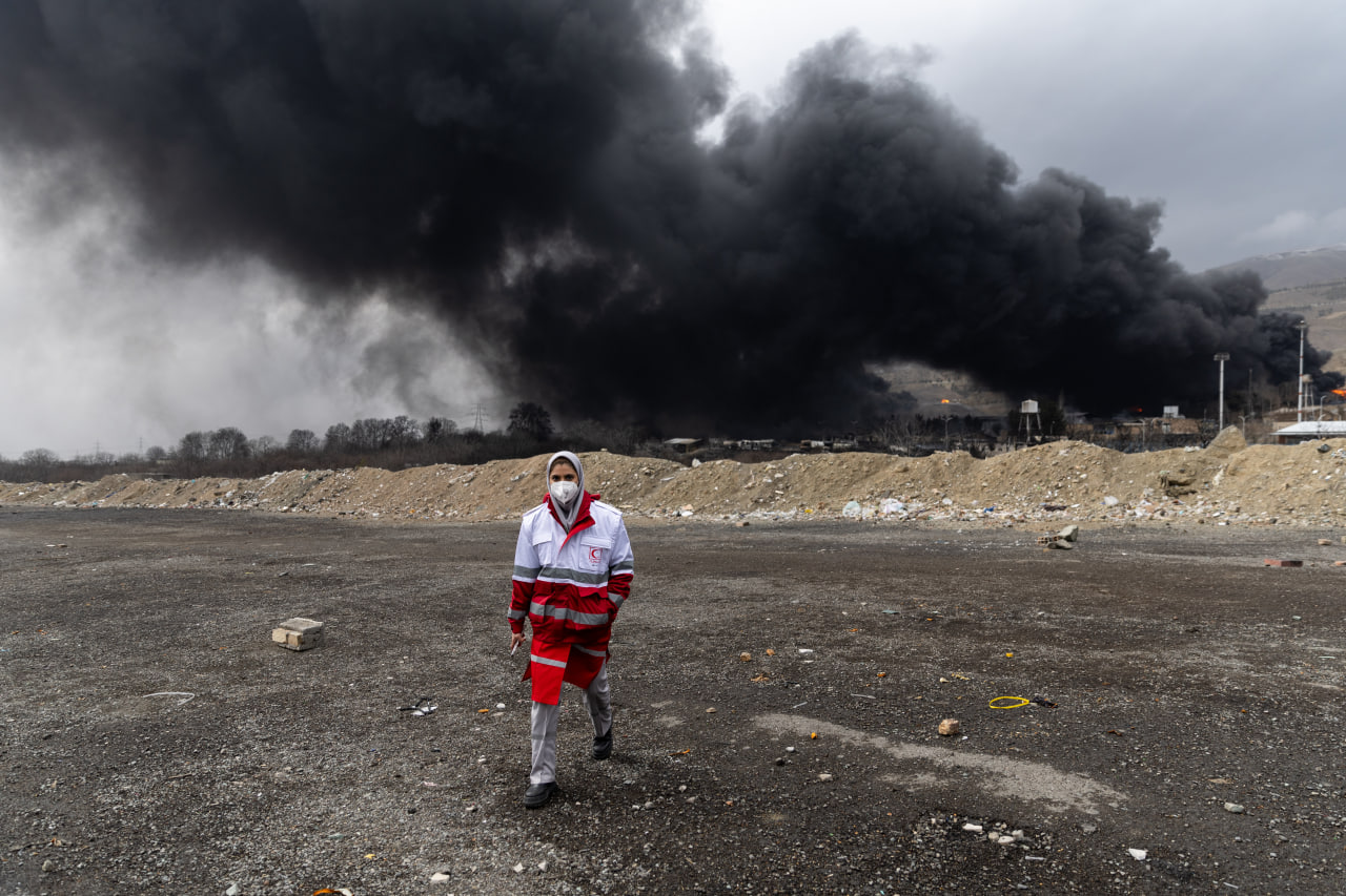 ВОЗ сообщает о «чёрном дожде» в Иране: жителей страны призывают не выходить из домов