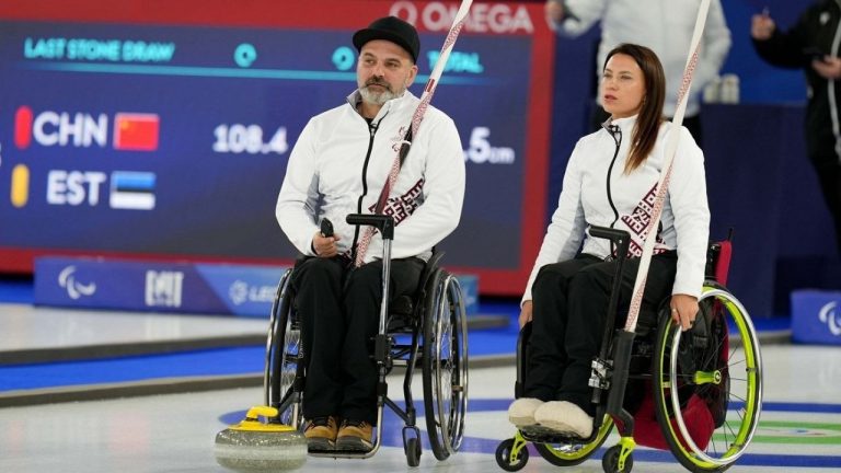 Есть первая медаль: Полина Рожкова и Агрис Ласманс завоевали бронзу на зимних Паралимпийских играх