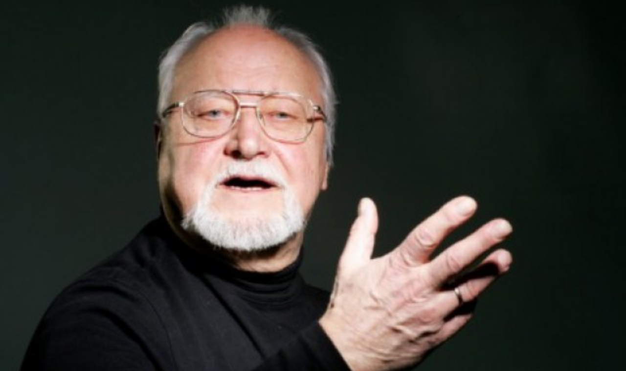 Прощание с латвийским режиссёром Янисом Стрейчсом — церемония с урной пройдет в Доме Латышского общества в Риге