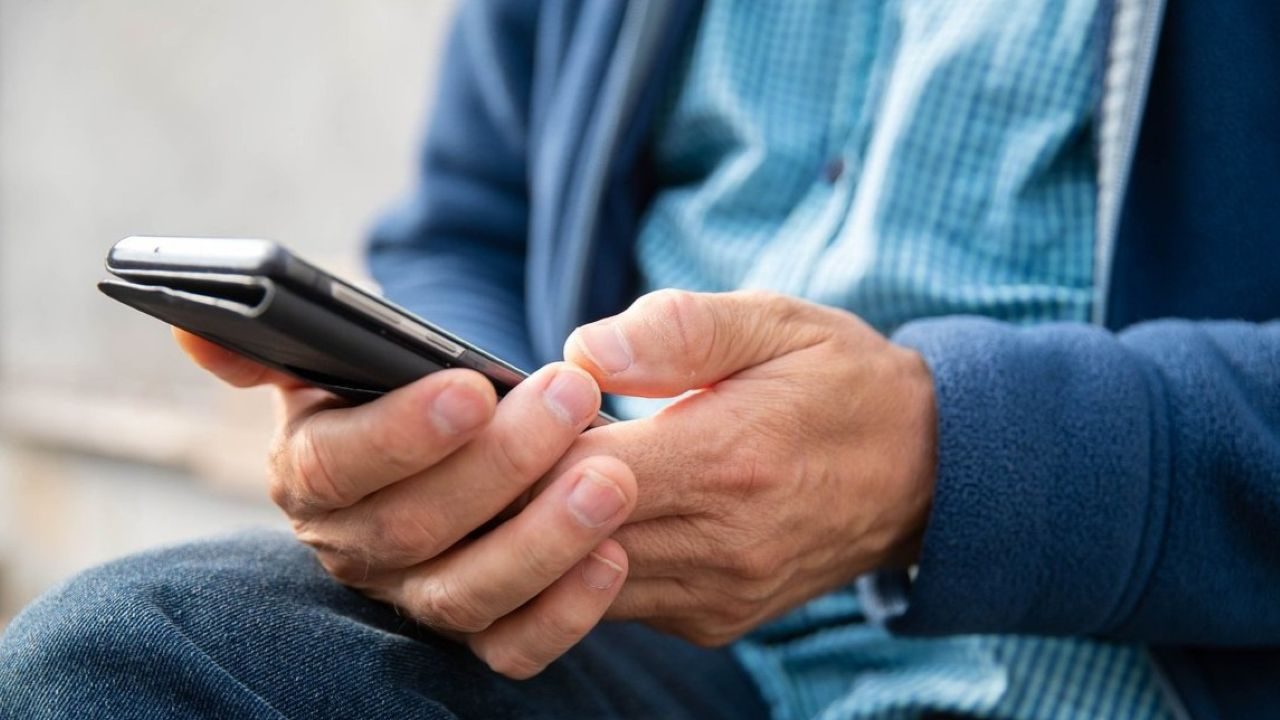 «Алло?» - и тишина: почему мошенники звонят и молчат