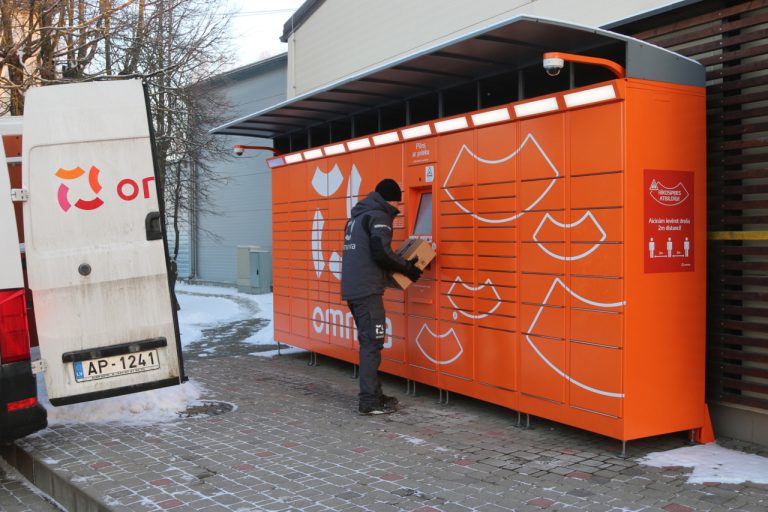 Осторожно: мошенники выдают себя за курьеров Omniva и сотрудников налоговой службы