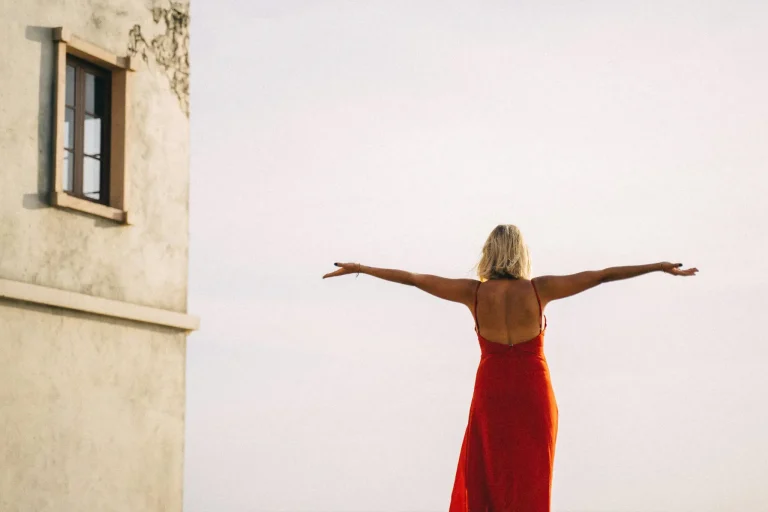 Нумерология на апрель 2026: у кого деньги придут через творчество, а кто выйдет на новый уровень