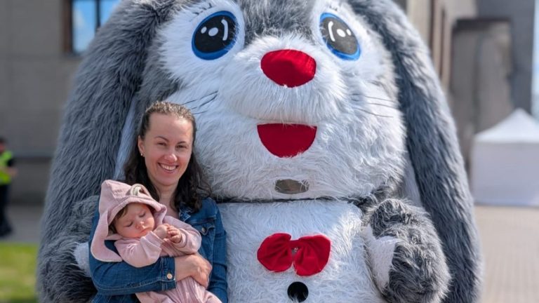 «Зеленая лампа»: 1,5-летней Дарте из Юрмалы нужна помощь для оплаты важной терапии