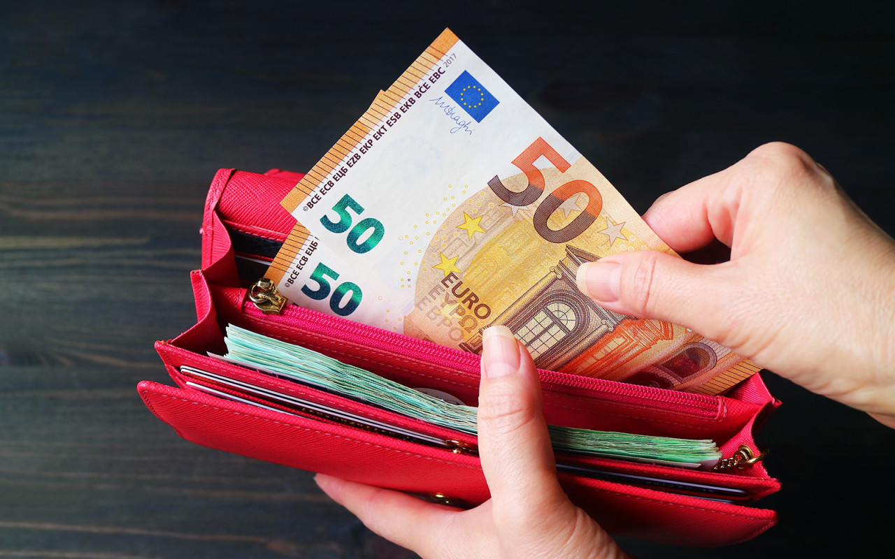 Прозрачность или риск: что стоит за идеей раскрыть зарплаты госслужащих в Латвии (+опрос)