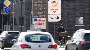 Король Великобритании Карл III встал за диджейский пульт