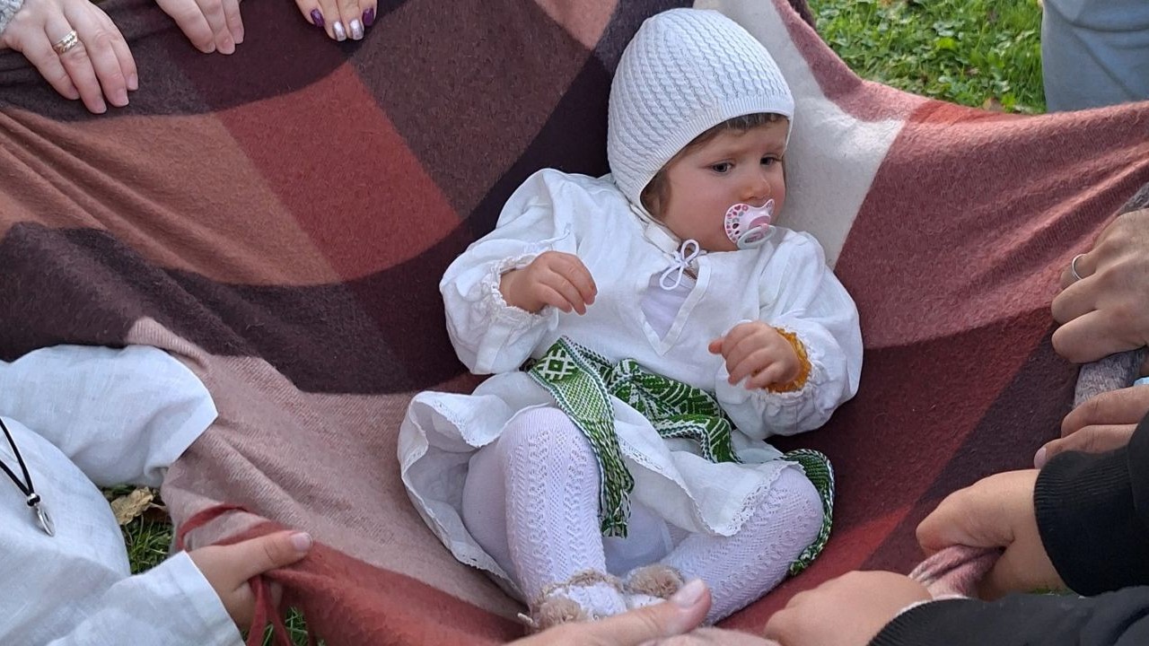 «Зеленая лампа»: 1,5-годовалой Дарте нужен курс терапии в неврологическом центре в Испании