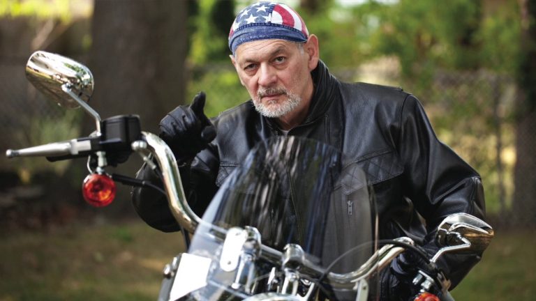 11 жизненных навыков бумеров, которые молодёжь считает бесполезными - и зря