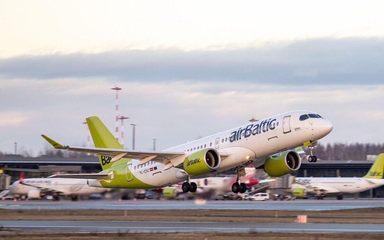 airBaltic продлевает отмену рейсов в Дубай и Тель-Авив - названы новые сроки