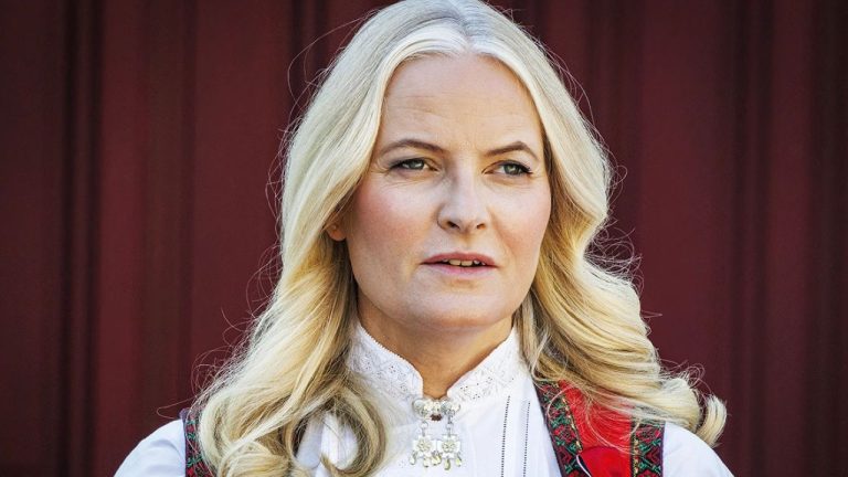 Кронпринцесса Норвегии прокомментировала свою связь с Джеффри Эпштейном