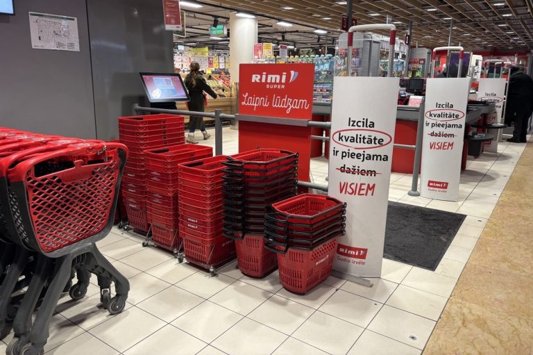 Больше половины ценников в латвийских магазинах оказались оформлены с нарушениями