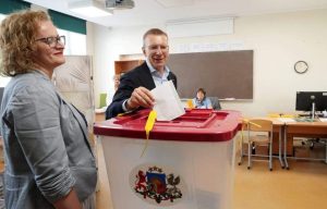 Плявниеки вместо мечети: рижане обсуждают массовую молитву мусульман на улице