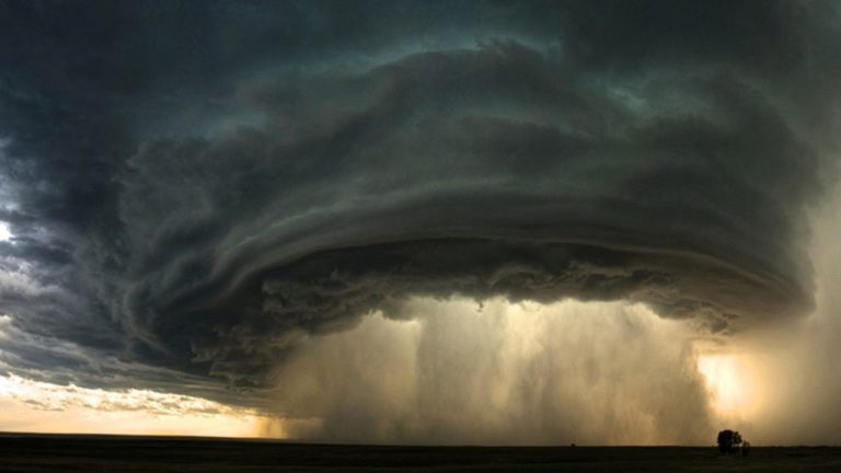 Внутри чудовища: ученый оказался внутри торнадо, выжил и рассказал о пережитом опыте