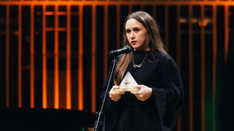 Латвийская звезда тяжелой атлетики Ребека Ибрагима покинула Катар и вернулась в Вентспилсс