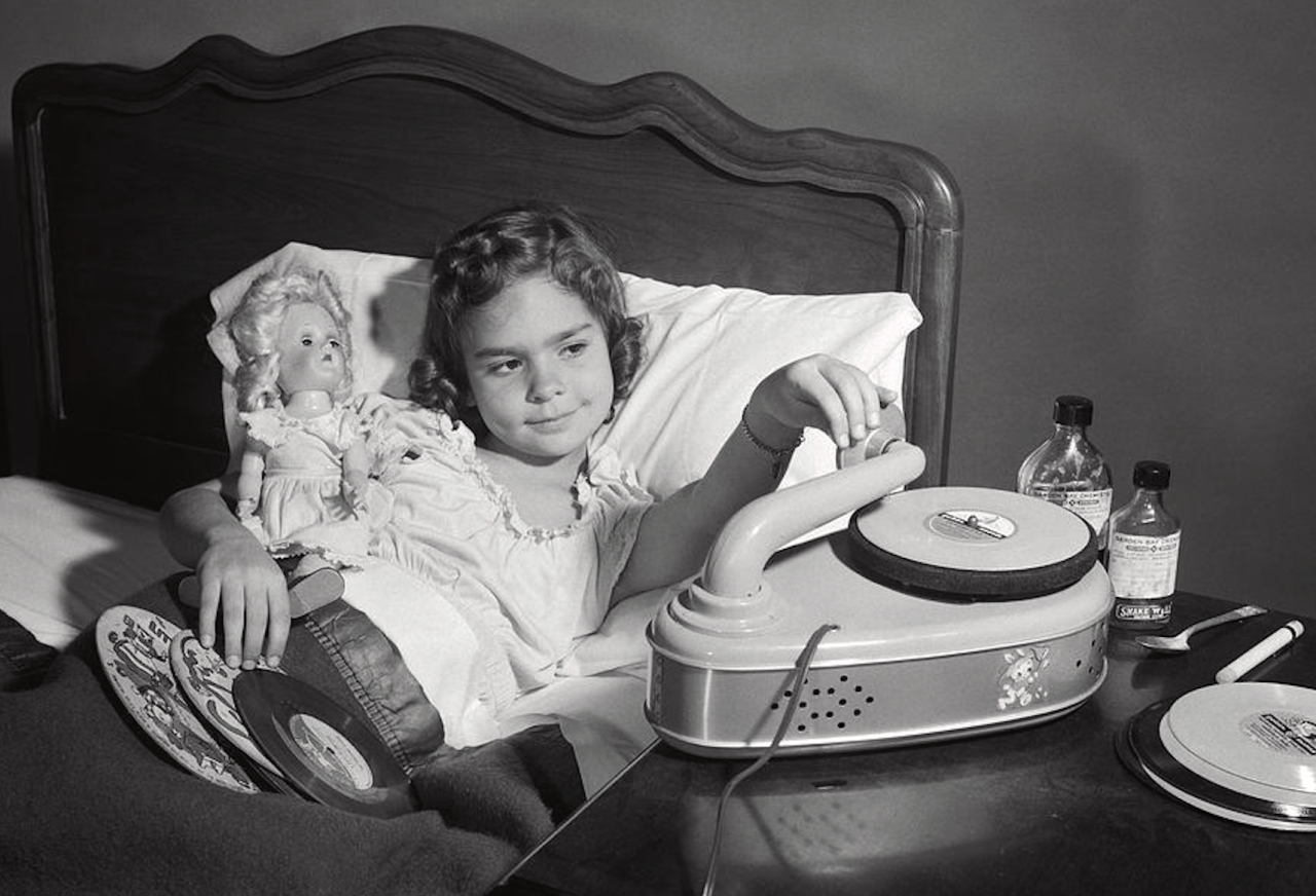 ФОТО: Винькеле показала, как выглядит вакцина от COVID, используемая в Латвии