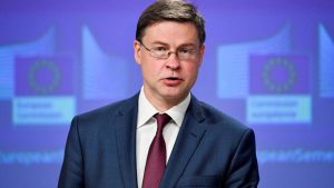 Затянувшийся конфликт на Ближнем Востоке может вызвать стагфляционный шок - Домбровскис