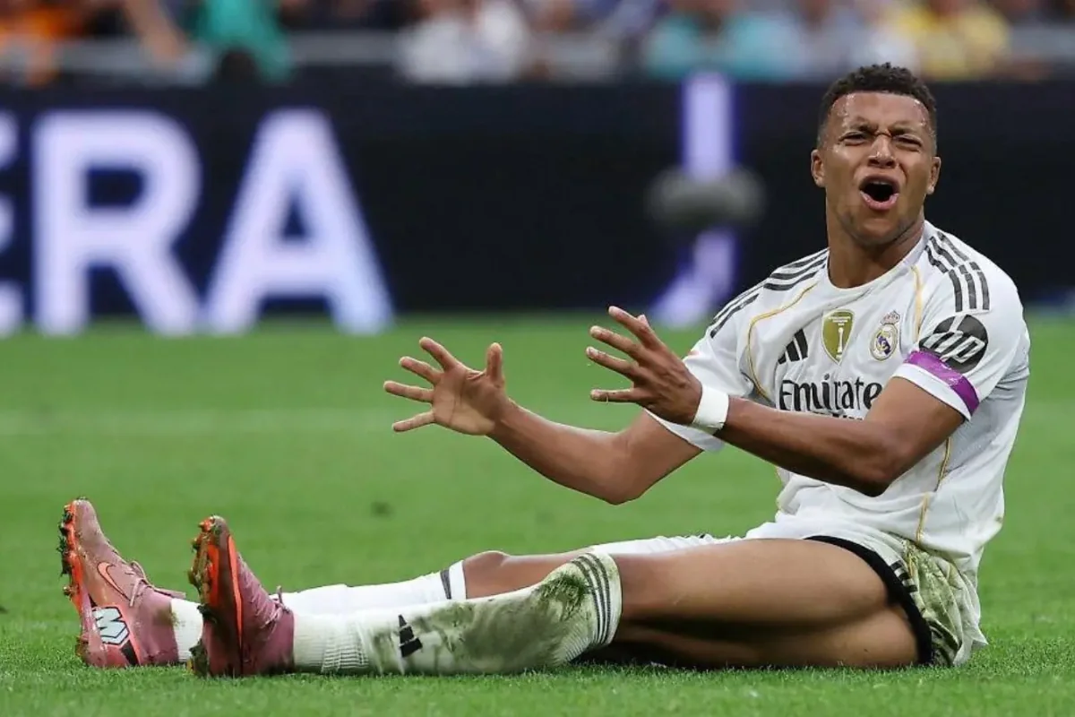 Мбаппе впервые прокомментировал слух, что после травмы врачи лечили ему не то колено.