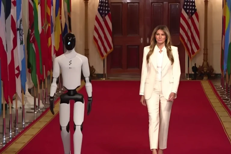 Гуманоидный робот Figure 3 выступает в Белом доме перед Меланией Трамп и международными гостями
