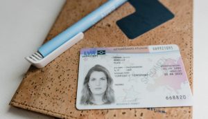 Осторожно, не ешь! В Латвии выявили опасные бактерии Listeria в литовских сосисках