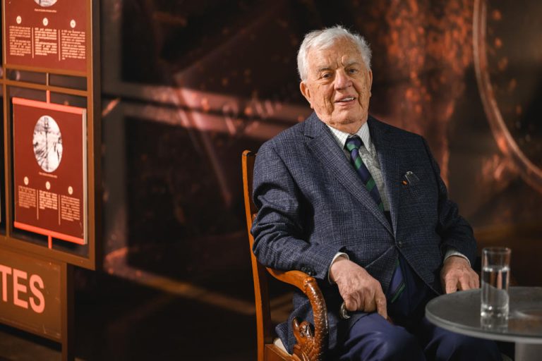 Раймонд Паулс превращает свое имя в защищенный бренд для борьбы с нелегальным использованием образа