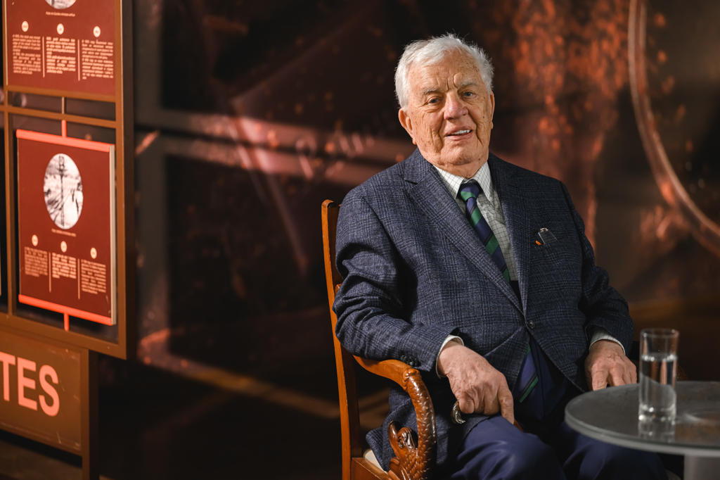 Раймонд Паулс превращает свое имя в защищенный бренд для борьбы с нелегальным использованием образа