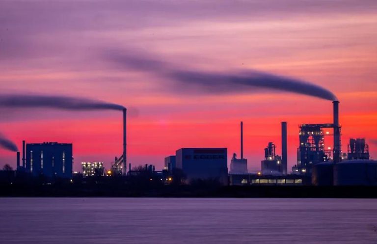 Промышленность Германии теряет позиции на мировых рынках и сокращает десятки тысяч сотрудников