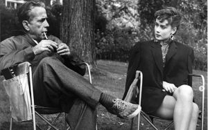 Мужчина и женщина спорят, символизируя уверенность в своей правоте и упрямство знаков зодиака