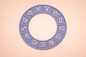 зодиакальный круг со знаками зодиака на мягком нейтральном фоне — иллюстрация к гороскопу на 29 марта 2026 года.