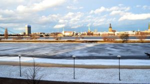 Какие профессии выбирает современная молодёжь: свежие данные о профобразовании в Латвии