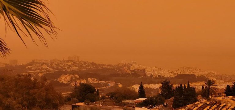 Пыль из Сахары накрывает Европу: дойдёт ли облако до Латвии?